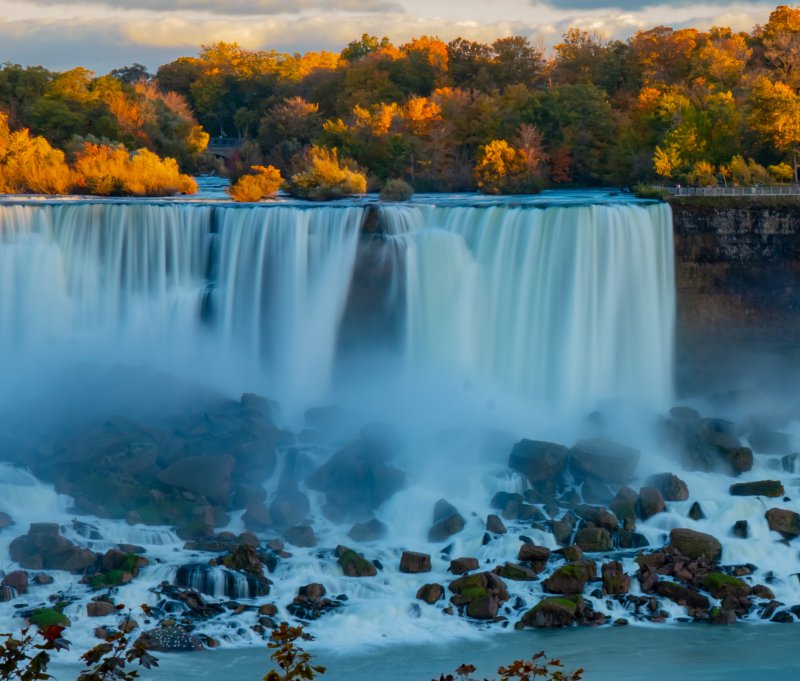 visit Niagara Falls in fall