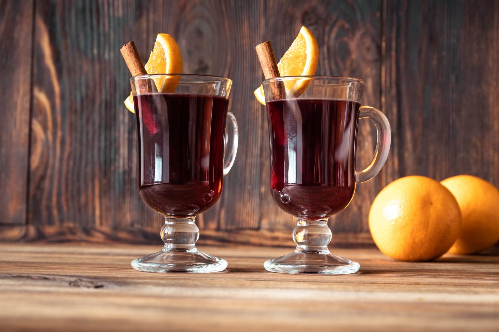 date-idea-at-home-mulled-wine-making