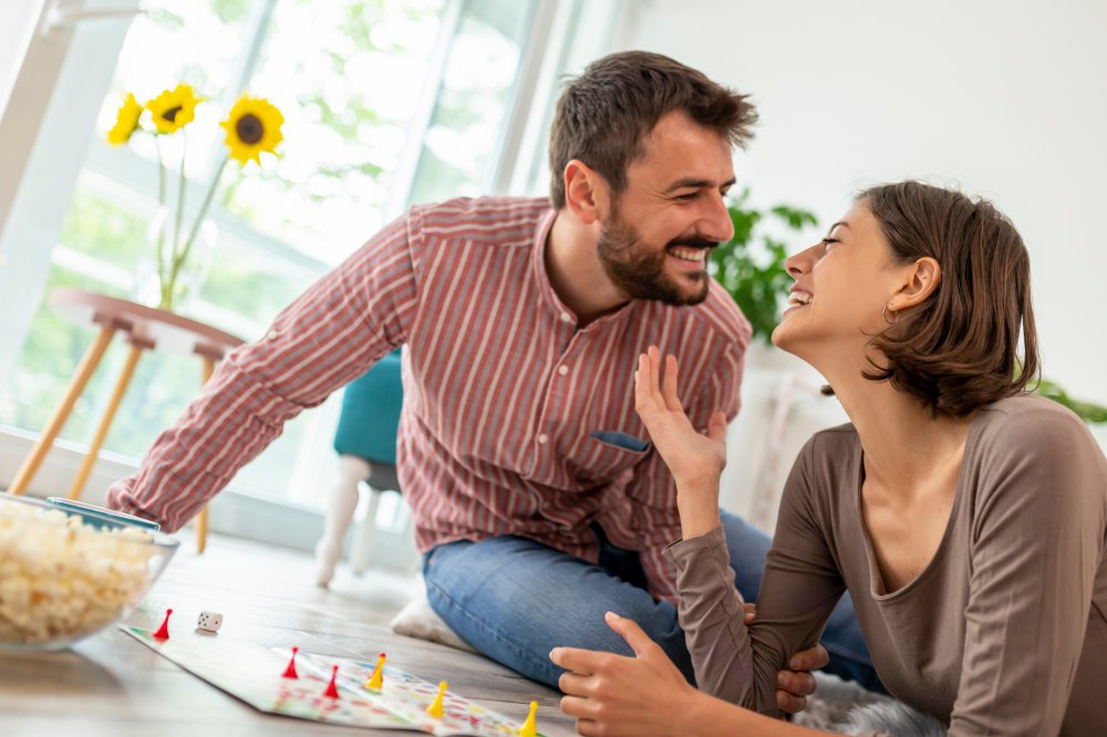 at-home-date-ideas-playing-board-games